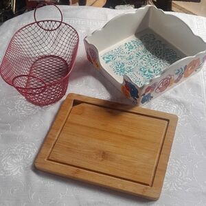 The Pioneer Woman Pink Wire Basket and Floral Tray Set